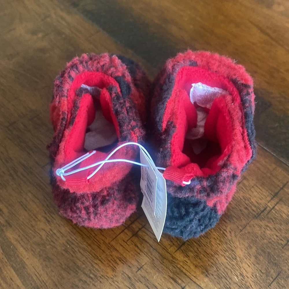 Old Navy Unisex Buffalo Check Crib Shoes Booties Slippers